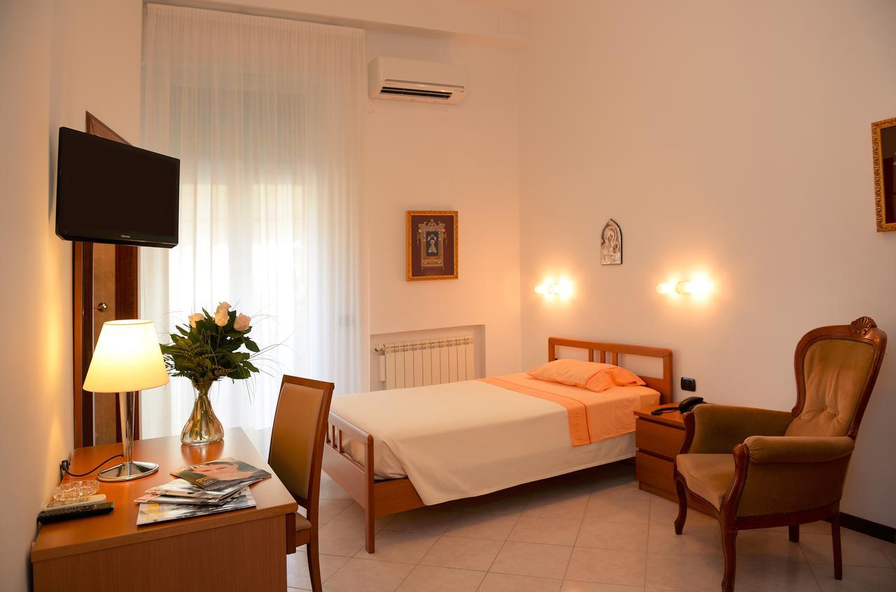 Casa Fatebenefratelli Hotel Varazze Exterior photo